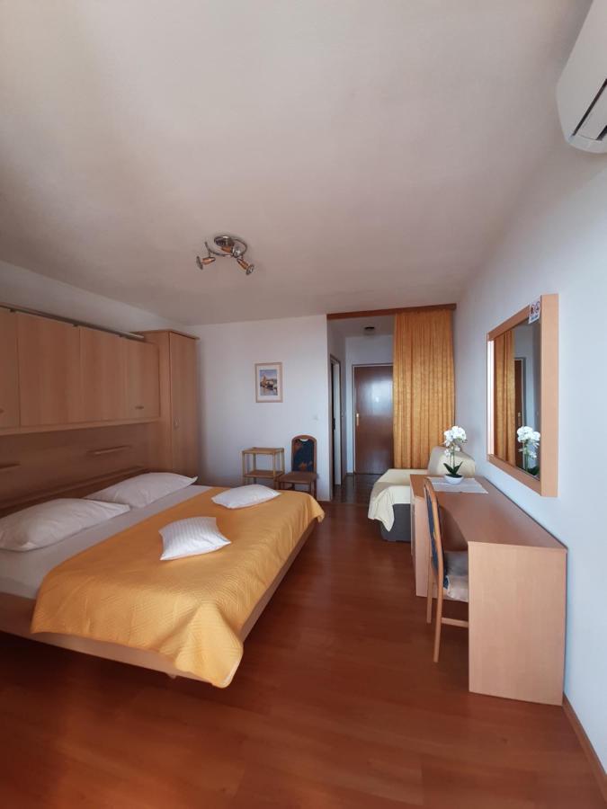 Guest House Fenix Brela Ruang foto