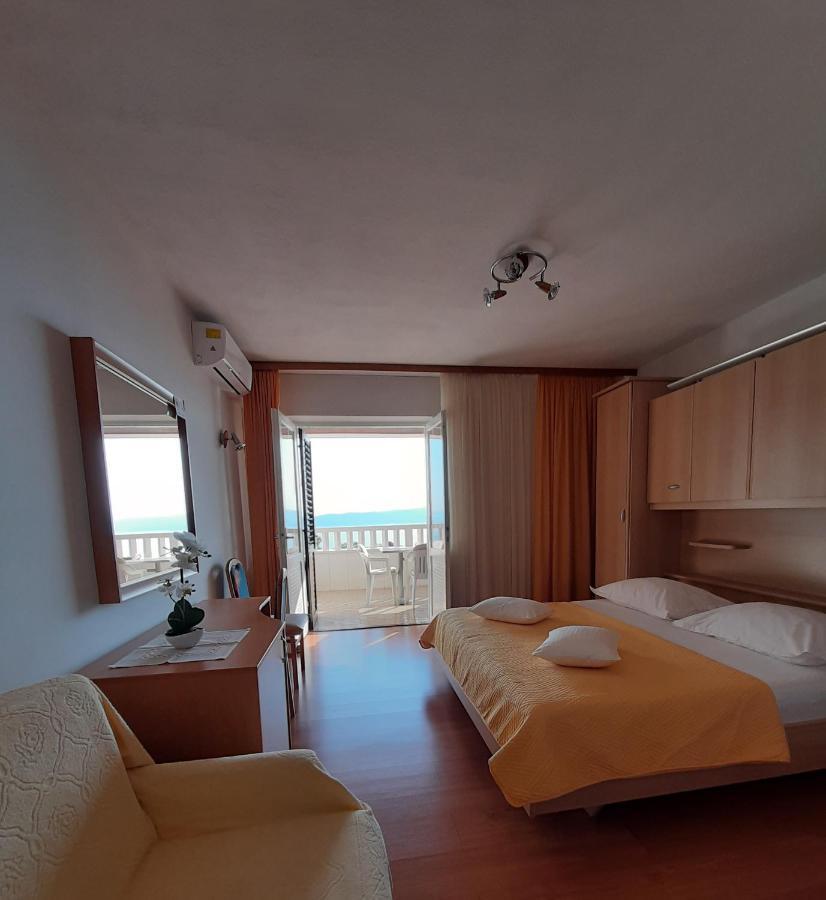 Guest House Fenix Brela Bagian luar foto
