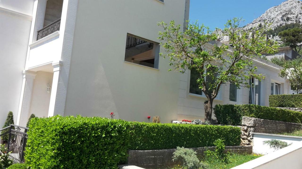 Guest House Fenix Brela Bagian luar foto