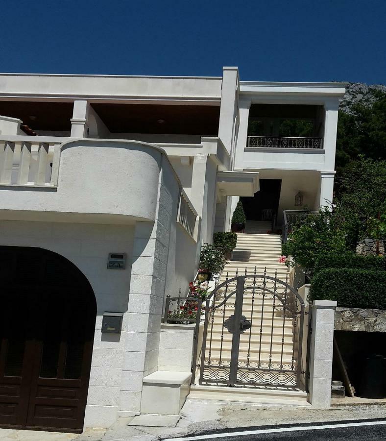 Guest House Fenix Brela Bagian luar foto