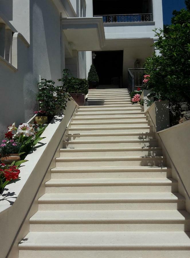 Guest House Fenix Brela Bagian luar foto