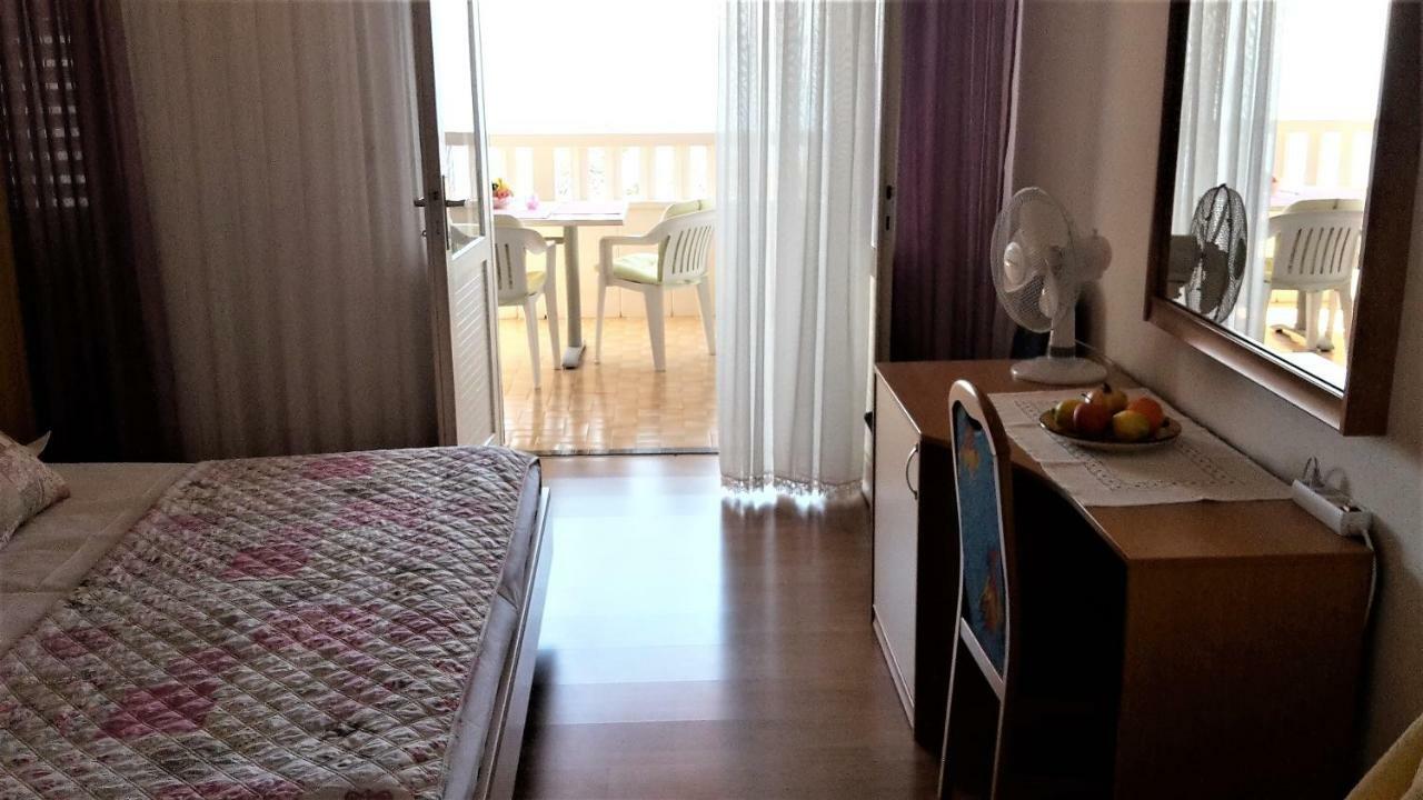 Guest House Fenix Brela Bagian luar foto